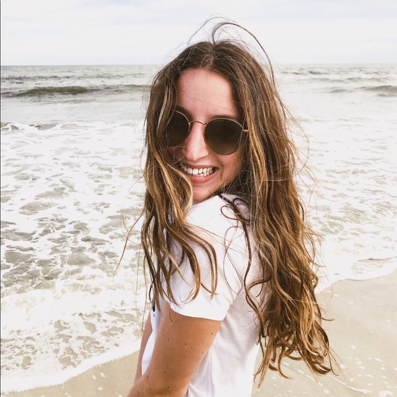 Meet your Posher, Lydia - Picture 2 of 6